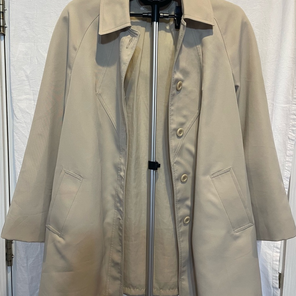 Vtg Women’s Mid Thigh Button Up Trench Beige Coat Made In USA Sz 12 Pre-Owned